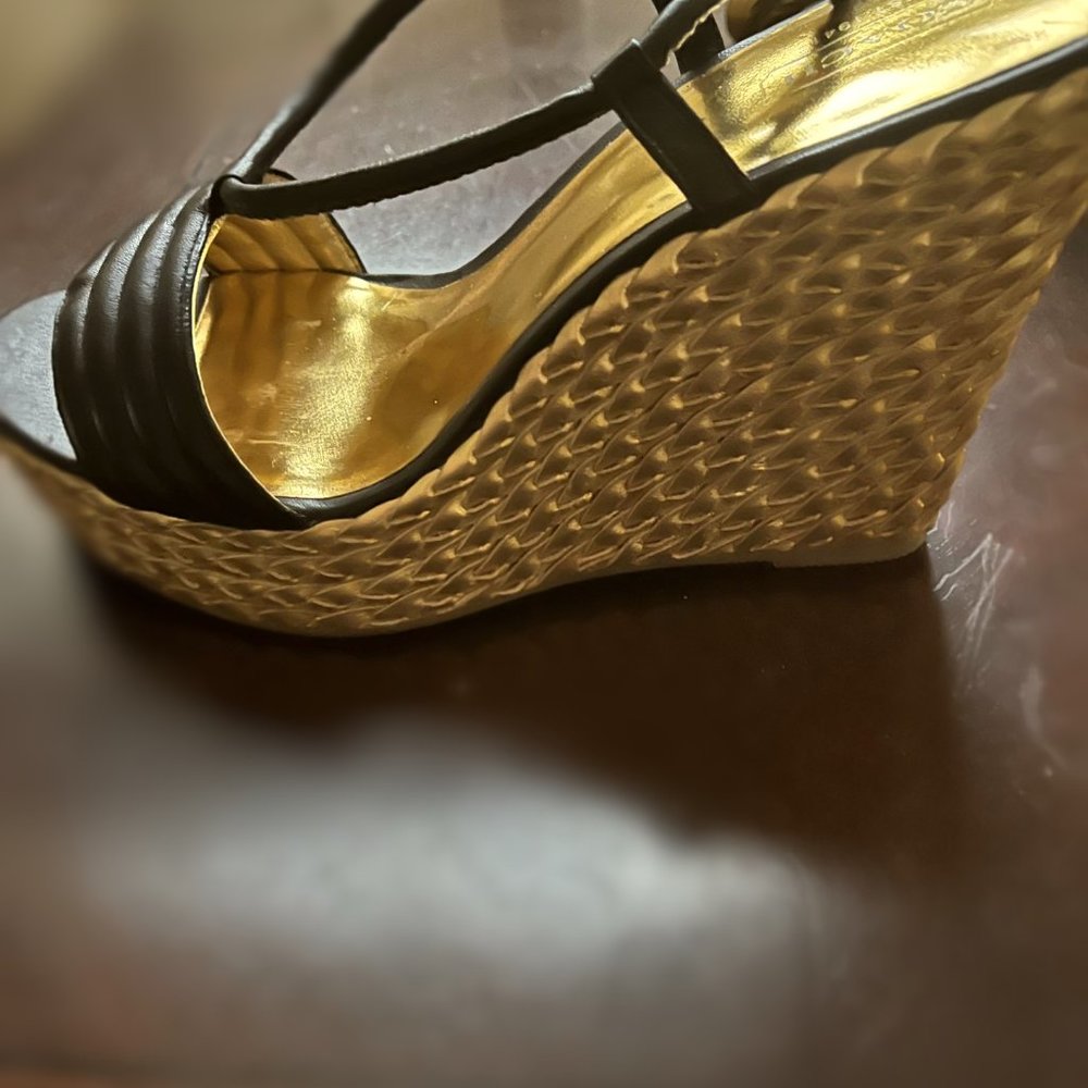 New Coach Wedge Sandle Black with Ankle strap, very Elegant - Picture 5 of 12